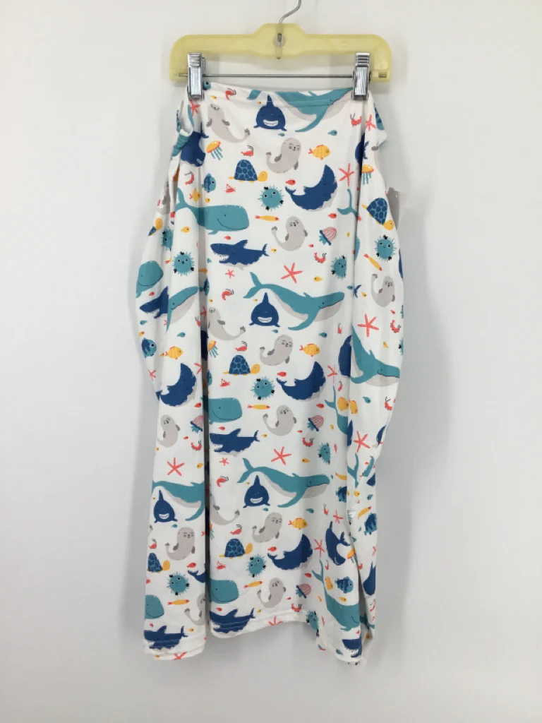 White Print Multi-Use Cover